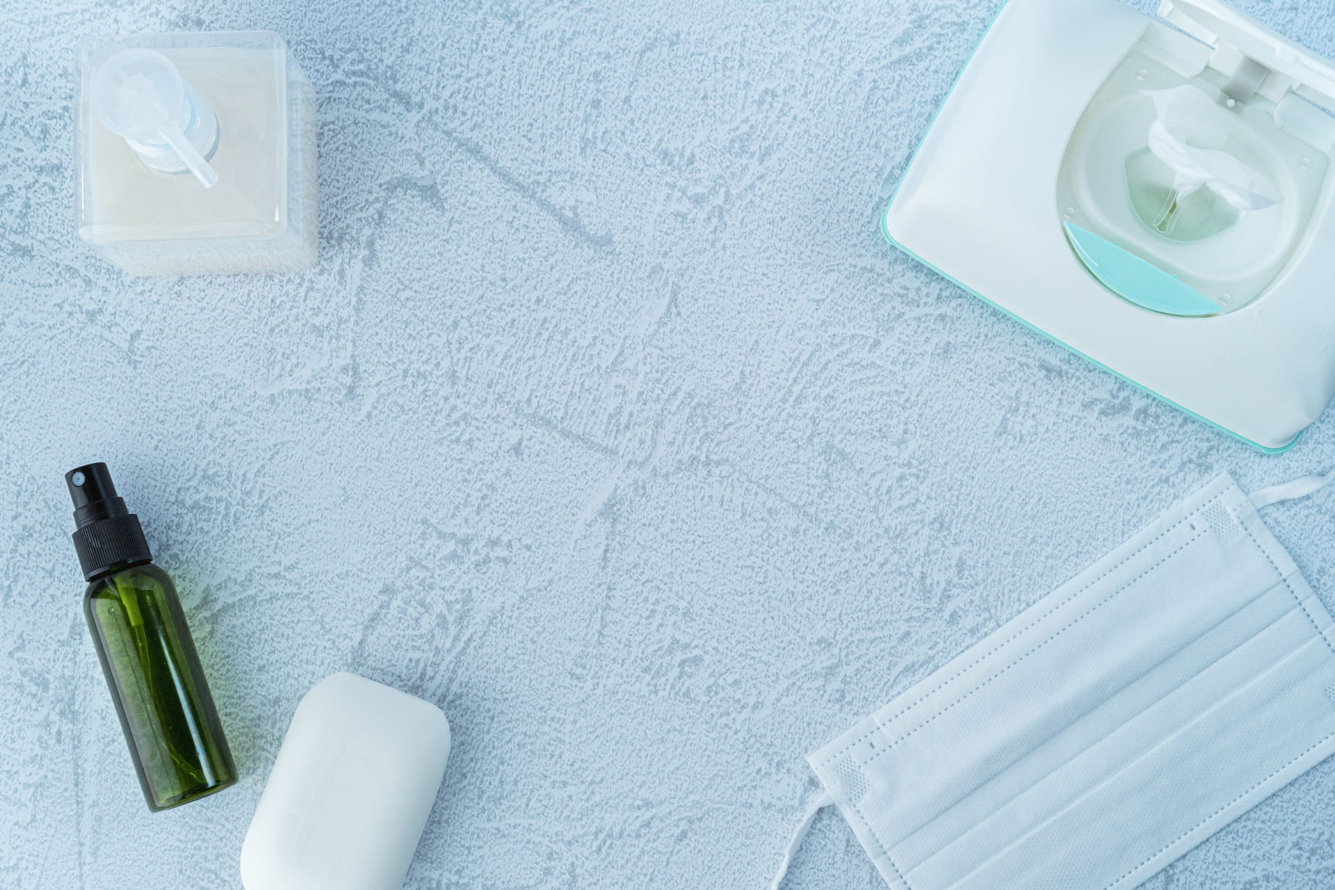 コロナ禍の海外出張に持っていきたい便利な持ち物